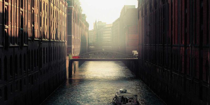 65购创新模式：线上领券享促销，线下药店提折扣商品，打造老年健康消费新闭环