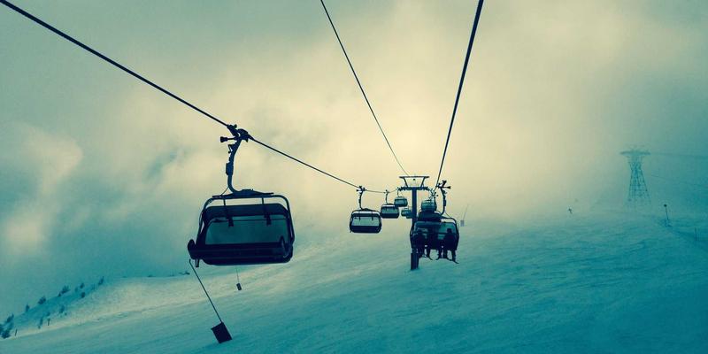 线下体验店如何成为银发经济新引擎？探访65购实体店的购物、促销与优惠券策略